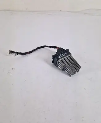 Opel Zafira B Heater blower fan relay 52488536