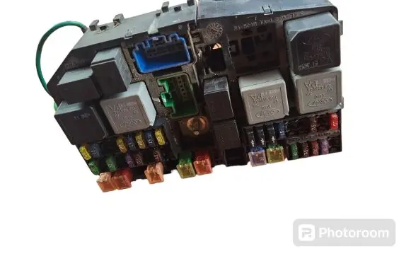 Ford Mondeo Mk III Fuse module 1S7T14A481AA