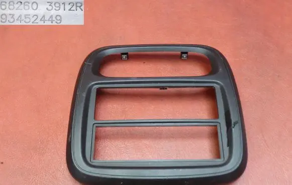 Renault Trafic III (X82) Radio/GPS head unit trim 682603912R