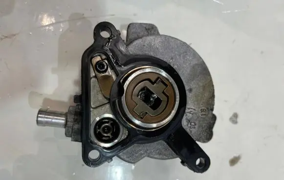Porsche Cayenne (92A) Vacuum pump 03H145100C