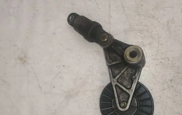 Honda CR-V Generator/alternator belt tensioner