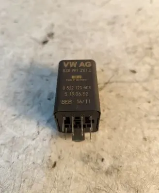Audi A6 C7 Glow plug pre-heat relay 038907281B