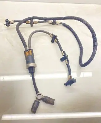 Audi Q7 4L Fuel injector supply line/pipe 059218F
