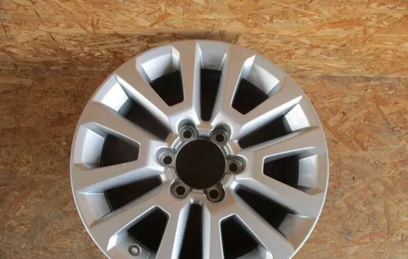 R18 alloy rim
