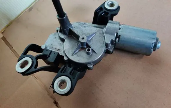 Volkswagen Touran II Rear window wiper motor 5K6955711B 0390201216