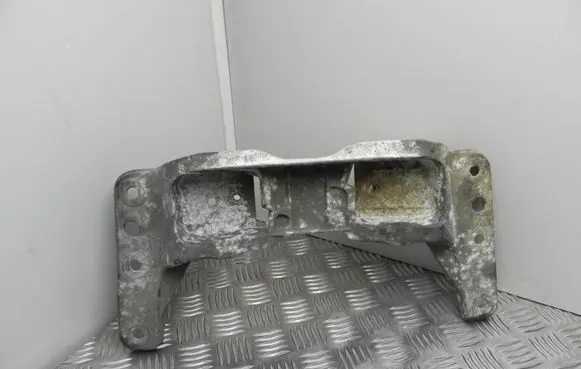 BMW 5 E60 E61 Engine mounting bracket 6761102 VD12675