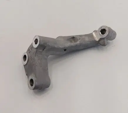 Peugeot 3008 II Engine mounting bracket S039B