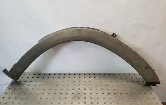 Fender trim (molding)