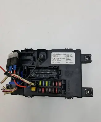 Fiat Punto (199) Fuse module 00517817590 04060641 28050017