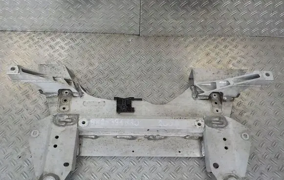 Peugeot 2008 II Front subframe 9825331880