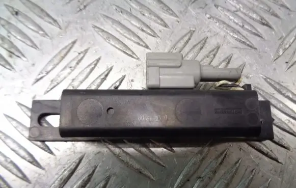 Nissan Qashqai Airbag deployment crash/impact sensor
