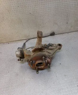Toyota Corolla Verso E121 Front wheel hub spindle knuckle
