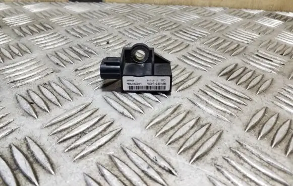 Honda CR-V Airbag deployment crash/impact sensor 77930T1GA010M4 5WK44626