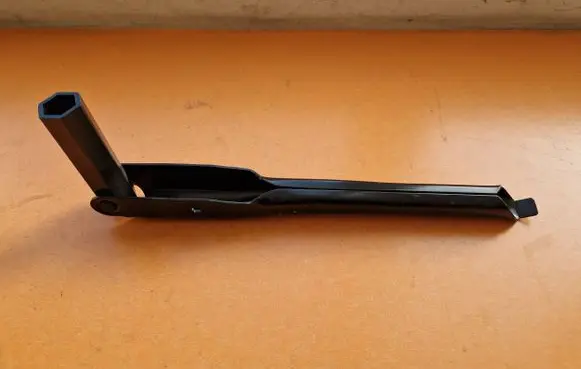 Opel Zafira C Wheel nut wrench 13348506