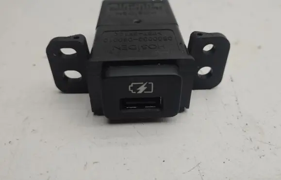 Nissan Juke II F16 USB socket connector CBC0033030010