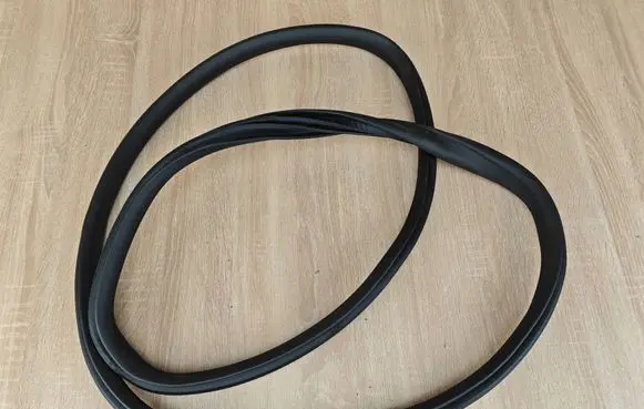 BMW 4 G22 G23 G24 G26 Front door rubber seal 7482945