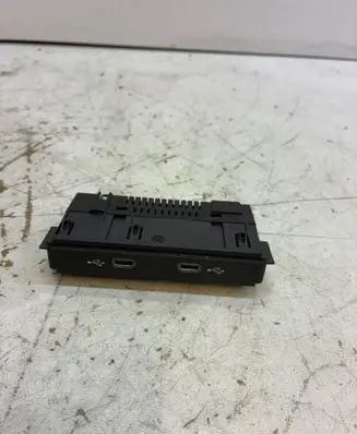 Volkswagen Golf VIII USB socket connector 5NA035700 01210200010