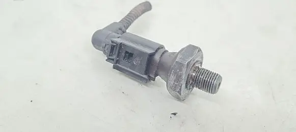 Skoda Octavia Mk2 (1Z) Oil pressure sensor 038919081D