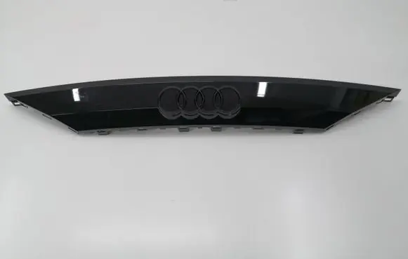 Trunk door license plate light bar