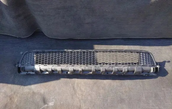 Renault Trafic III (X82) Front bumper lower grill 622544919R