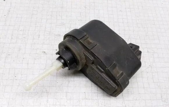 Volkswagen Caddy Headlight level adjustment motor 0307851346 8A0941295