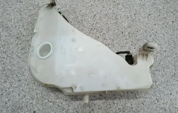 Audi A6 C7 Windshield washer fluid reservoir/tank 4G8955451E