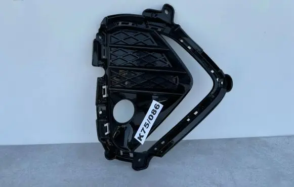 Hyundai Tucson TL Front bumper lower grill 86524-D7700