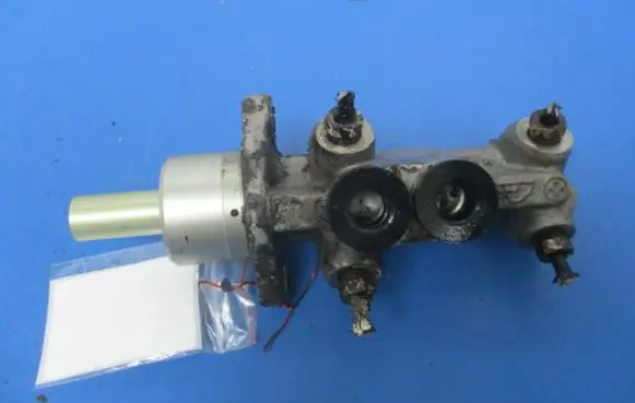 Peugeot 106 Master brake cylinder