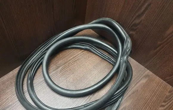 Front door rubber seal