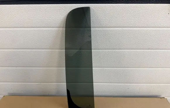 Volkswagen Amarok Rear vent window glass 