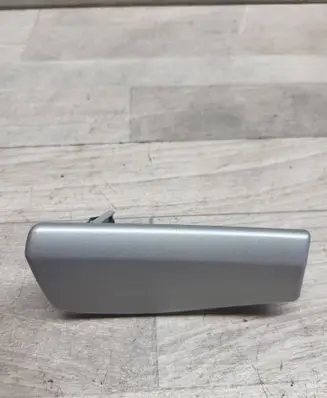 Dashboard glove box trim