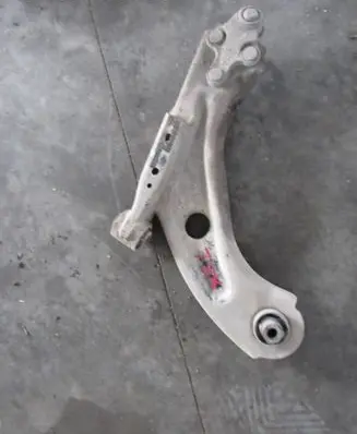 Peugeot 308 Front lower control arm/wishbone