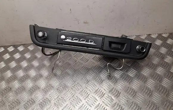 Mercedes-Benz 190 230 W110 W111 Climate control/heater control trim 112