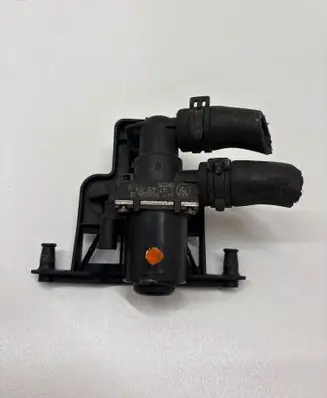 BMW 5 E60 E61 Coolant heater control valve 6920226 1147412174
