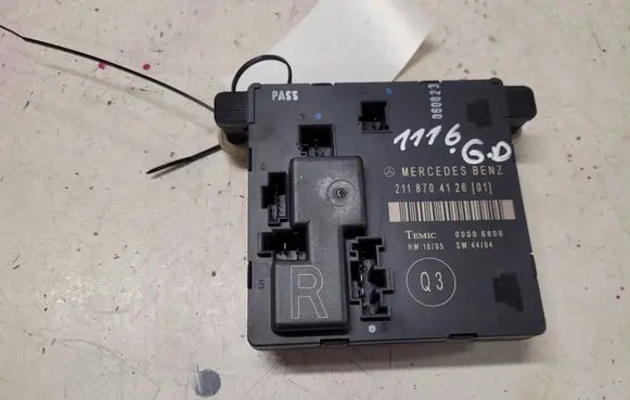 Mercedes-Benz E W211 Door control unit/module 2118704126