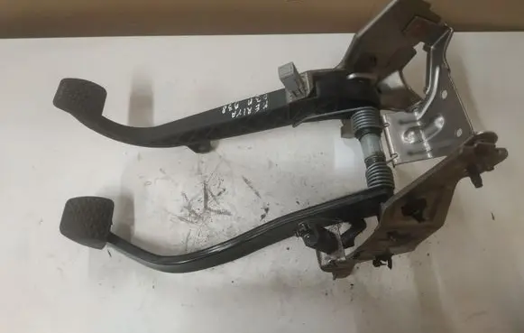 Opel Meriva A Pedal assembly 93389969