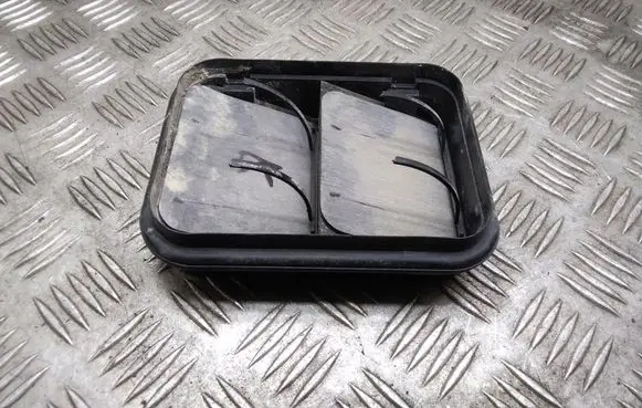 Nissan Qashqai+2 Quarter panel pressure vent 8200003575