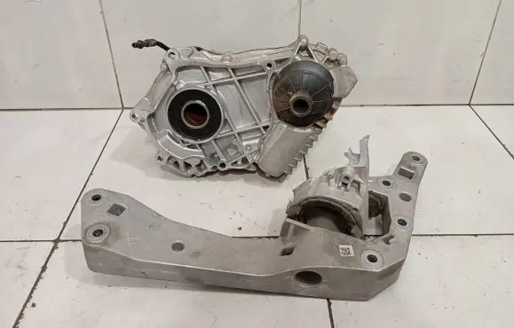 BMW M5 F90 Gearbox transfer box case 8098422