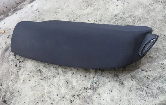 Toyota Avensis T270 Front passenger seat console base KRIS235789