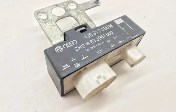 Volkswagen Golf IV Coolant fan relay 1J0919506M 898967000