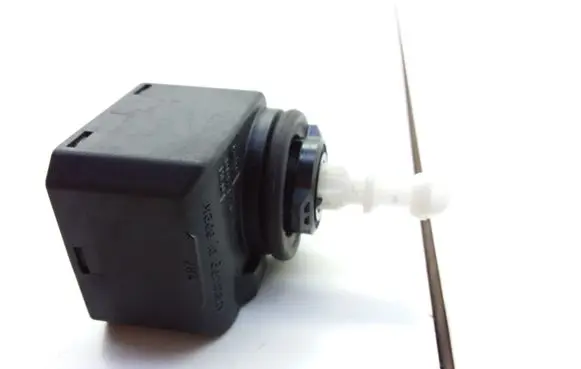 Headlight level adjustment motor