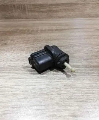 Volkswagen Golf IV Headlight level adjustment motor 1j0941295b