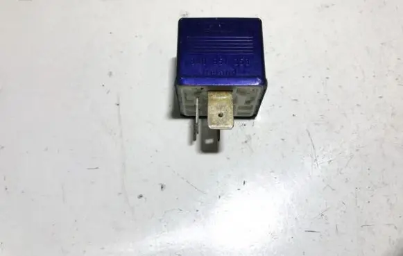 Audi A4 S4 B5 8D Other relay 8a0951253 899587