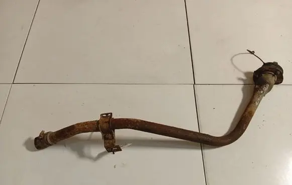 KIA Sorento Fuel tank filler neck pipe 