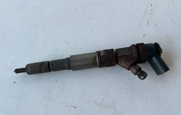 BMW 5 E60 E61 Fuel injector 7793836