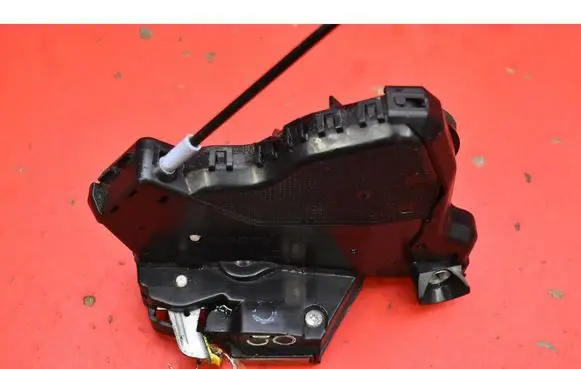 Honda Civic IX Front door lock 
