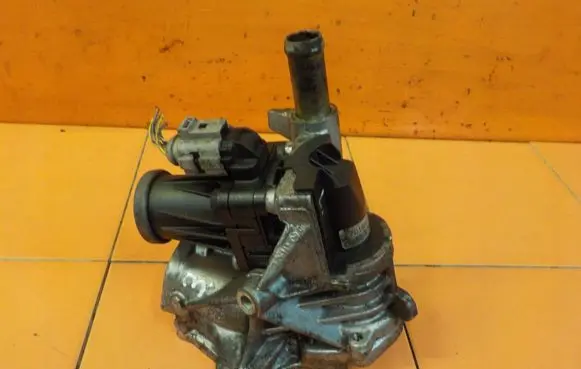 Jaguar XF X250 EGR thermostat 701881040