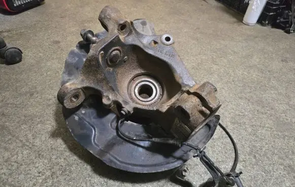 BMW 5 E60 E61 Front wheel hub spindle knuckle 6768315 550067563