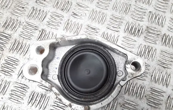 Honda Accord Engine mount bracket