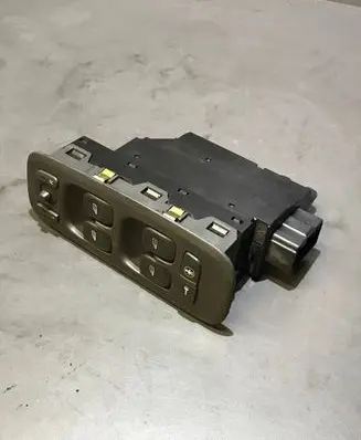 Volvo V70 Electric window control switch 8682949